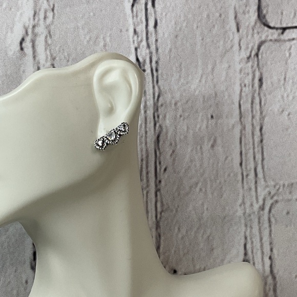 🌟 S925 Sterling Silver Halo Heart Trilogy Stud Earrings - Picture 8 of 8